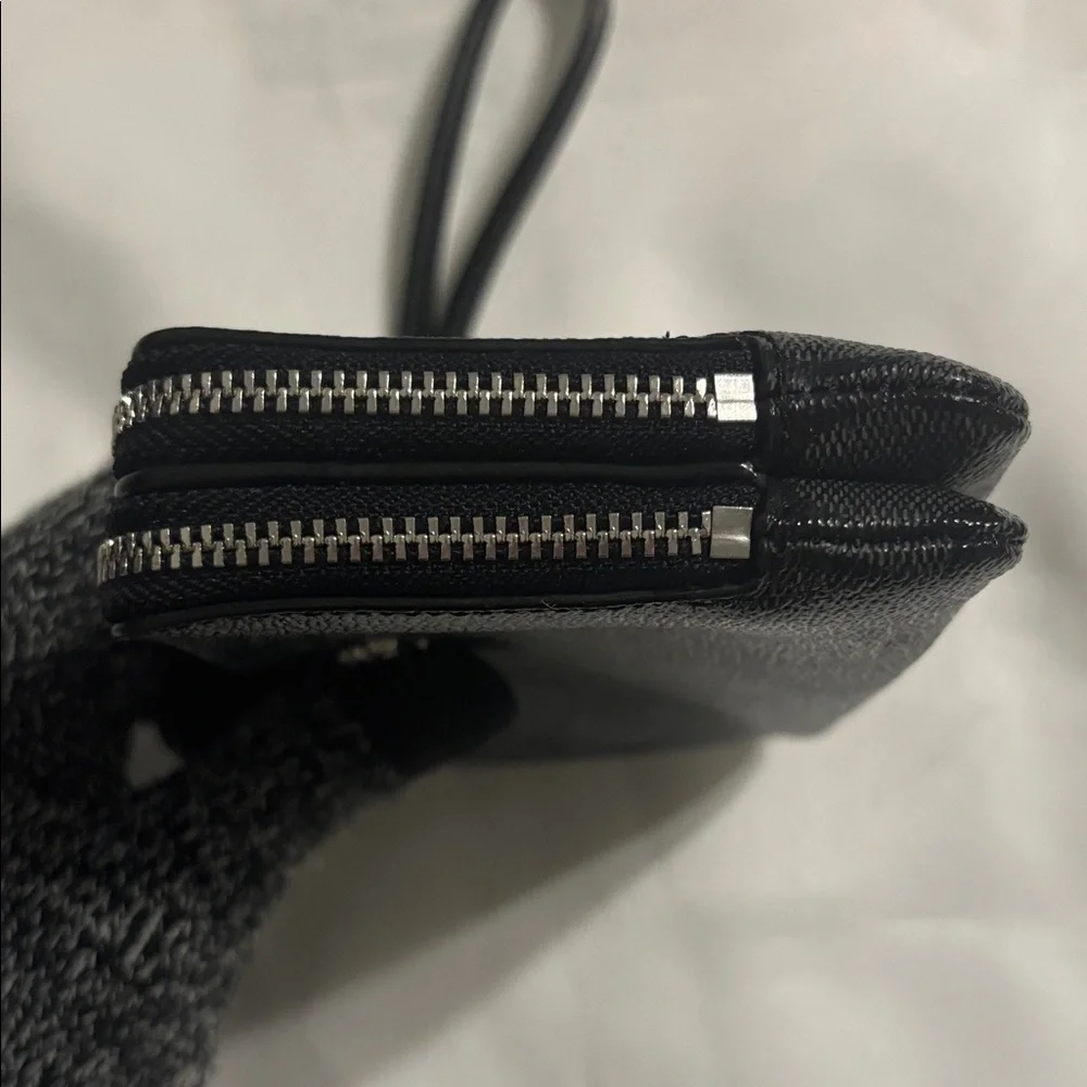 Coach Double Corner Zip Signature Wristlet Black EUC